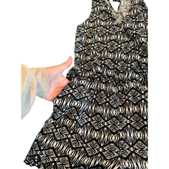 Decree Women’s Black White Pattern Sleeveless Summer Romper Pockets Medium - Picture 4 of 4